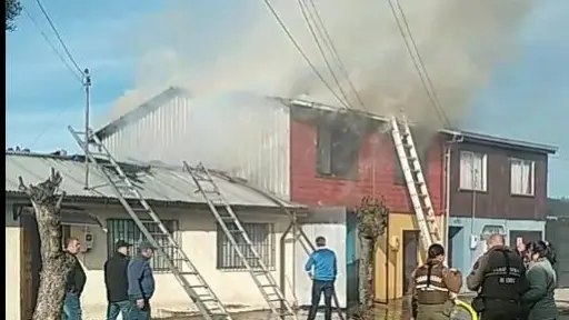 Incendio afecta a vivienda y moviliza a Bomberos en Cabrero