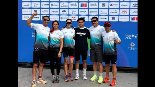 Club angelino logra tres podios en exigente cita continental de triatlón en Antofagasta