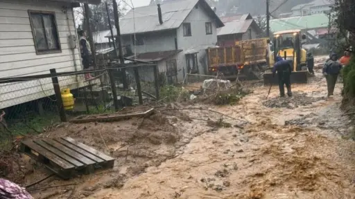 146 viviendas afectadas, 13 damnificados y múltiples rutas cerradas registra sistema frontal en el sur de Chile