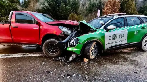 Tres carabineros lesionados tras violenta colisión frontal en Los Ríos: Conductor particular presentaría hálito alcohólico
