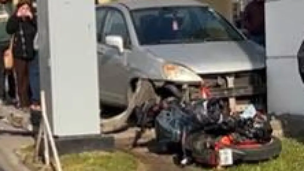 Con múltiples fracturas y fuera de riesgo vital se encuentran los dos lesionados del accidente en el centro de Los Ángeles, La Tribuna