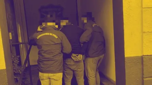 Hombre intentó agredir a su pareja con un fierro y ocasionó diversos daños en su domicilio en Los Ángeles