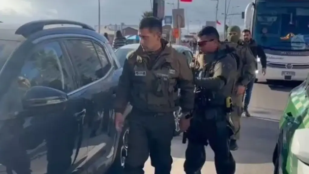 La policía lo formalizará por presunta usurpación de funciones públicas., redes sociales
