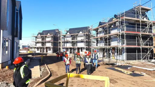 Comité Villa Nahuelbuta conoce en Mulchén modelo de viviendas de su futuro proyecto