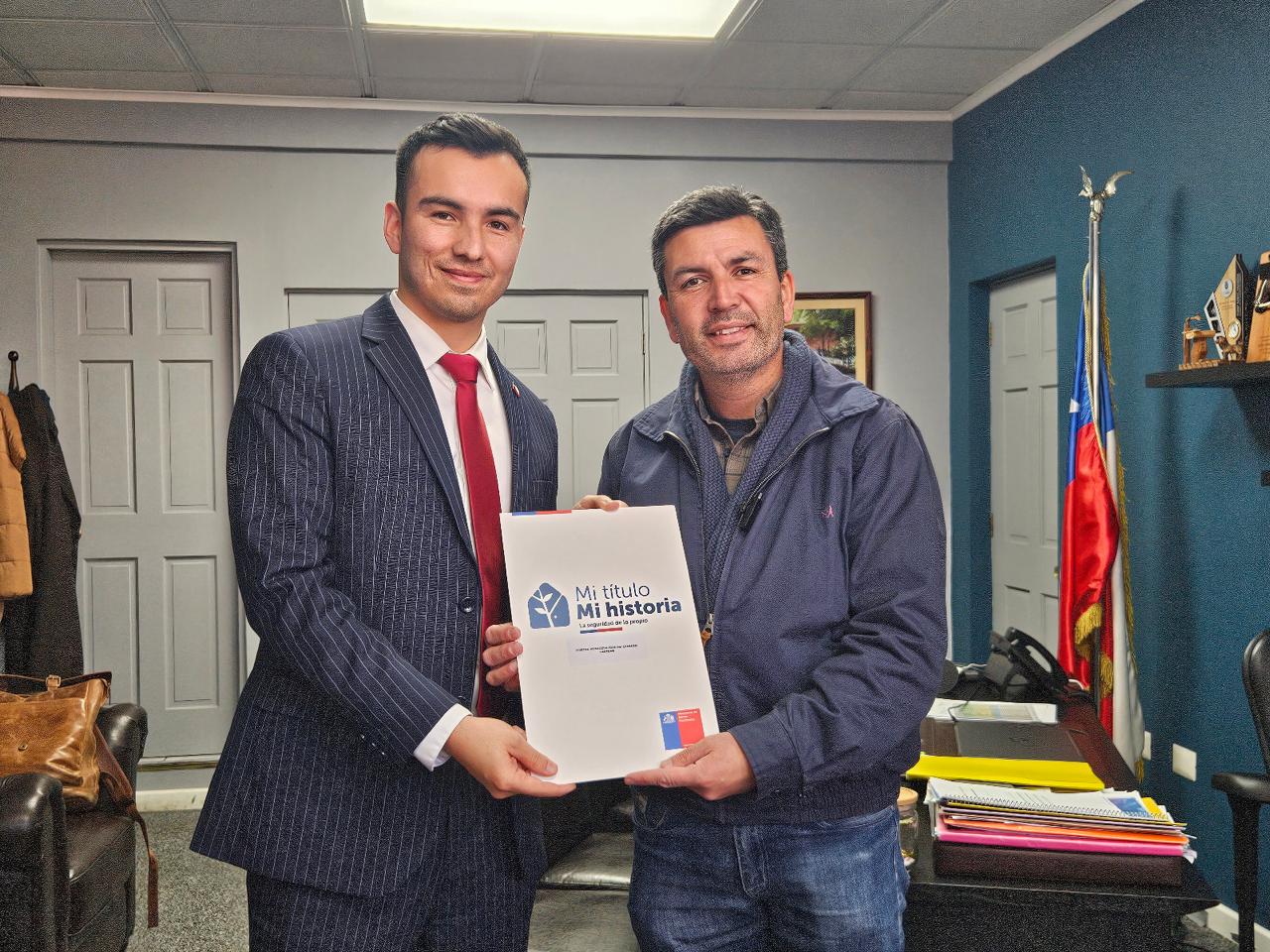 Entrega de título de dominio en Cabrero / Seremi de Bienes Nacionales