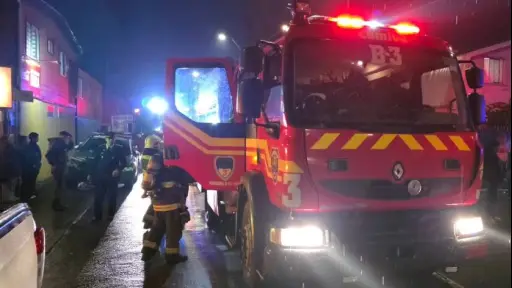 Bomberos controla incendio en vivienda de Villa Los Ríos en Los Ángeles