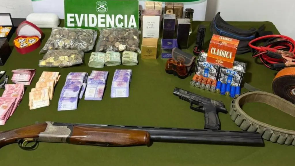 Carabineros logró la recuperación de las especies sustraídas, entre ellas, dinero en efectivo, joyas y perfumes, Carabineros de Chile
