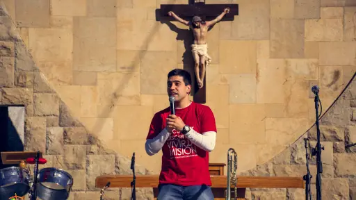 De estudiante universitario a sacerdote: la vocación de Sebastián Vega que nació en Los Ángeles