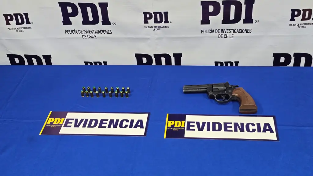 El procedimiento culminó, además, con la incautación de un revólver y munición., PDI Biobío