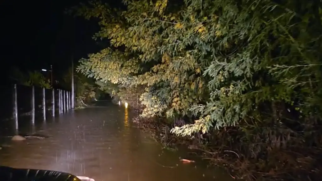 Auditores alertan por caminos anegados y viviendas en riesgo tras intensas lluvias en Biobío., captura video