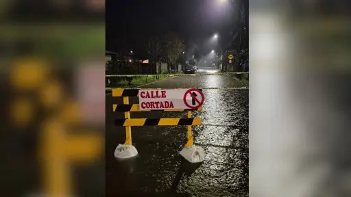 Calles permanecen cerradas en Cabrero, Monte Águila y Charrúa por intensas precipitaciones