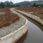 El subsecretario de Agricultura, Francesco Venezian, recorrió las obras de revestimiento ejecutadas por los Canalistas del Laja, destinadas a reducir pérdidas de agua y mejorar la eficiencia del riego en predios agrícolas de la provincia de Biobío.