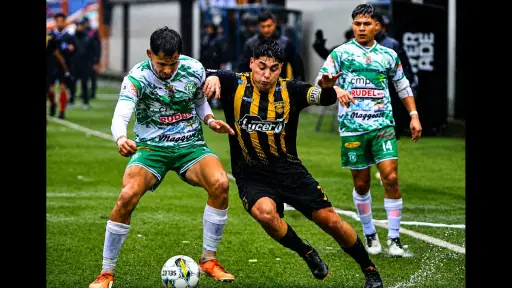 D. Laja Histórico mantiene su segundo lugar tras igualar ante Fernández Vial