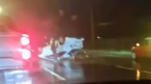 Vehículo perdió el control y terminó volcado en la Ruta 5 de Los Ángeles