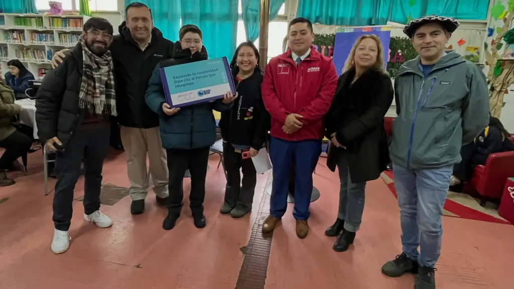 Beca TIC 2026: Un computador y un año de internet gratuito para alumnos de Santa Bárbara, Municipal