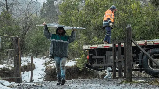 Alto Biobío entrega apoyo a familias afectadas por sistema frontal en la ribera del río Biobío