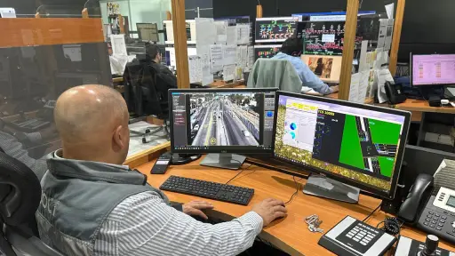 Semáforos y congestión en Los Ángeles: debate por operación local de la Unidad Operativa de Control de Tránsito