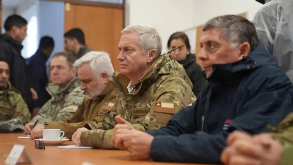 Claudio Alvarado, biministro del Interior, junto a la ministra de Desarrollo Social, durante la vocería en la que el Gobierno anunció bonos de recuperación, viviendas de emergencia y otras ayudas para las familias afectadas por el sistema frontal y el estado de catástrofe decretado en la Región de Coquimbo y la provincia de Huasco., Redes sociales