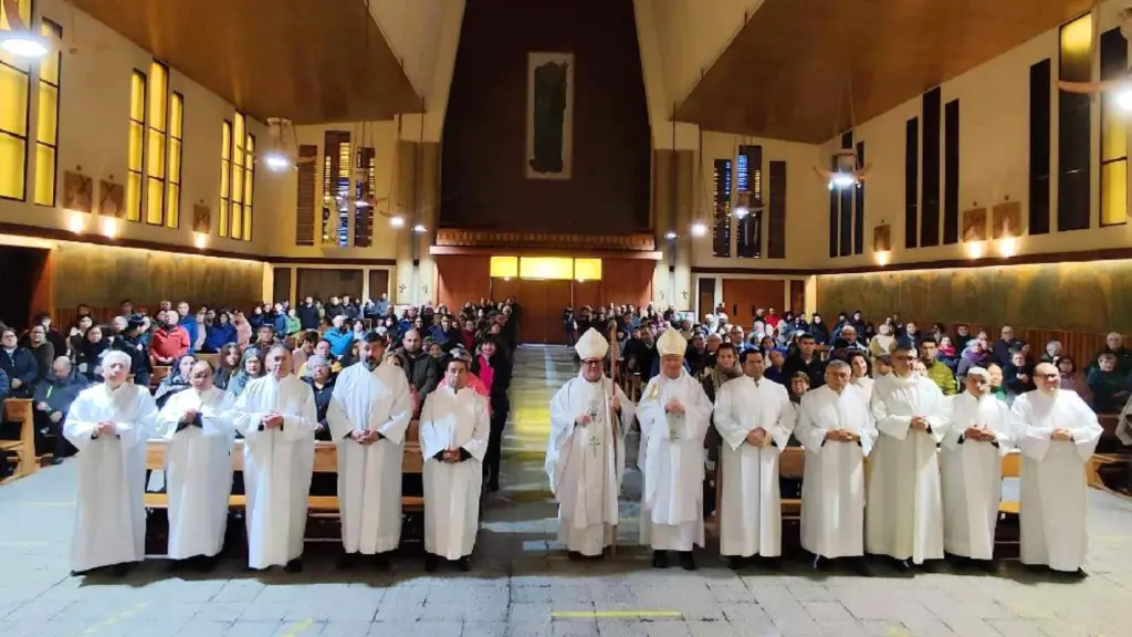 La ceremonia reunió a representantes de distintas parroquias que continúan su proceso de formación hacia el diaconado permanente y el sacerdocio., Iglesia.cl