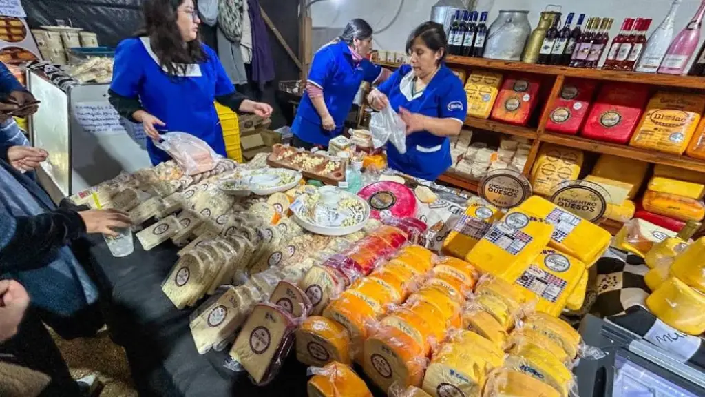 Quinta edición de la Feria Costumbrista del Queso y la Miel | Municipalidad de Negrete