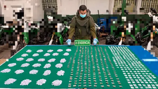 Pasajero de aplicación de transporte es sorprendido con más de 3.600 envoltorios de droga en Los Ángeles
