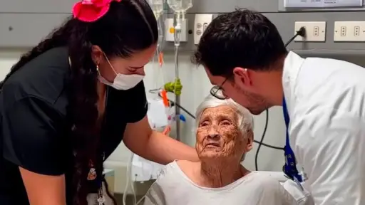 Exitosa cirugía permite que paciente de 101 años regrese a su hogar dos días después de ser operada