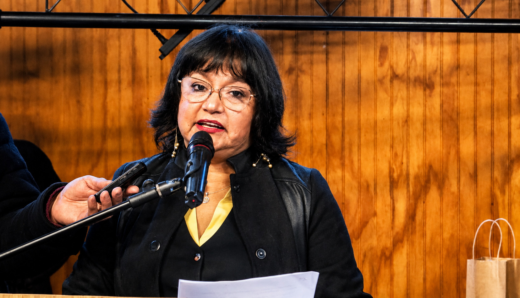 La presidenta de la Escuela de Fútbol del Complejo Asistencial Víctor Ríos Ruiz, Claudina Sepúlveda, encabezó la emotiva Cena de Aniversario con que la institución celebró sus 22 años de vida / La Tribuna