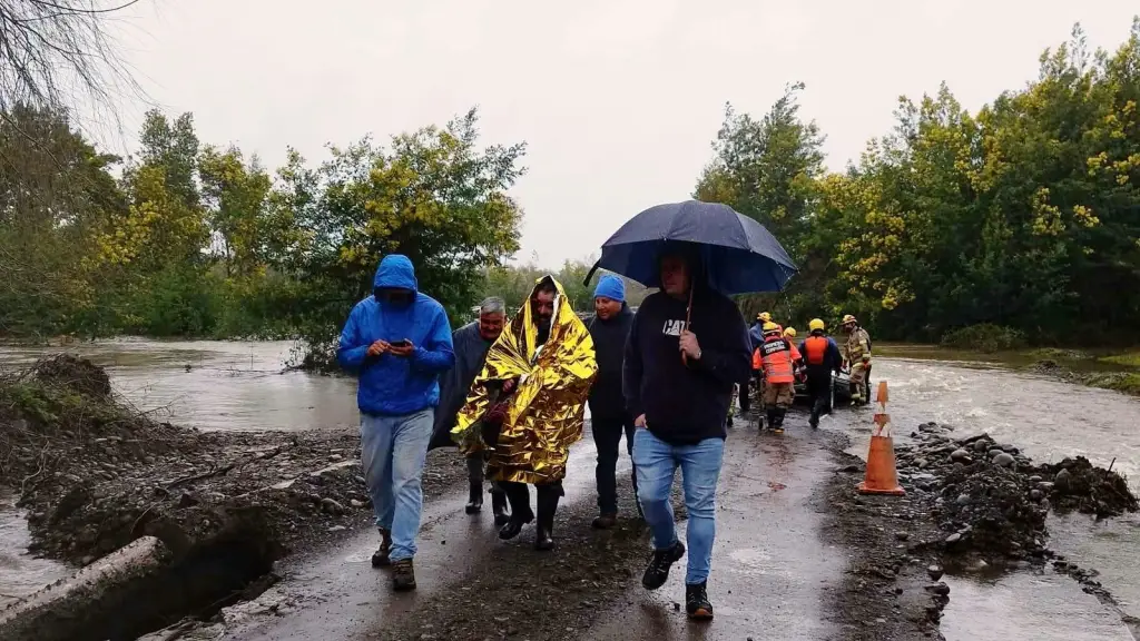 Rescate en medio del temporal / Bomberos de Mulchén