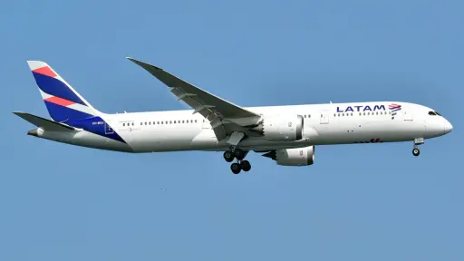 Reunión con Latam abre camino para retomar vuelos desde Los Ángeles a Santiago
