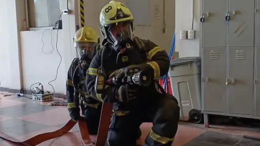 Bomberos de Los Ángeles culminan proceso de formación con 100% de aprobación