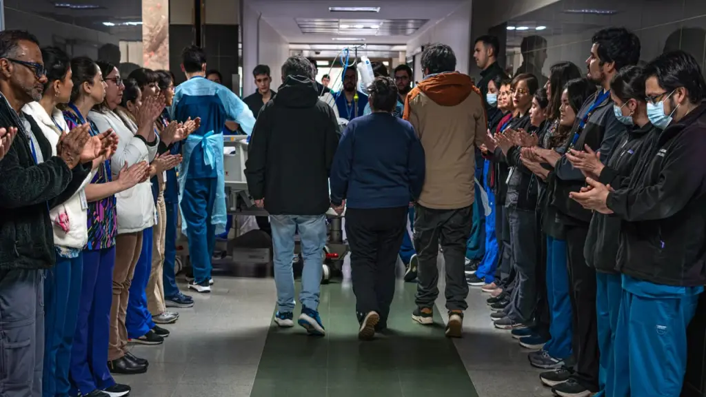 Como señal de respeto y reconocimiento, el Hospital de Los Ángeles despidió a la donante mediante un emotivo pasillo de honor, Complejo Asistencial de Los Ángeles.