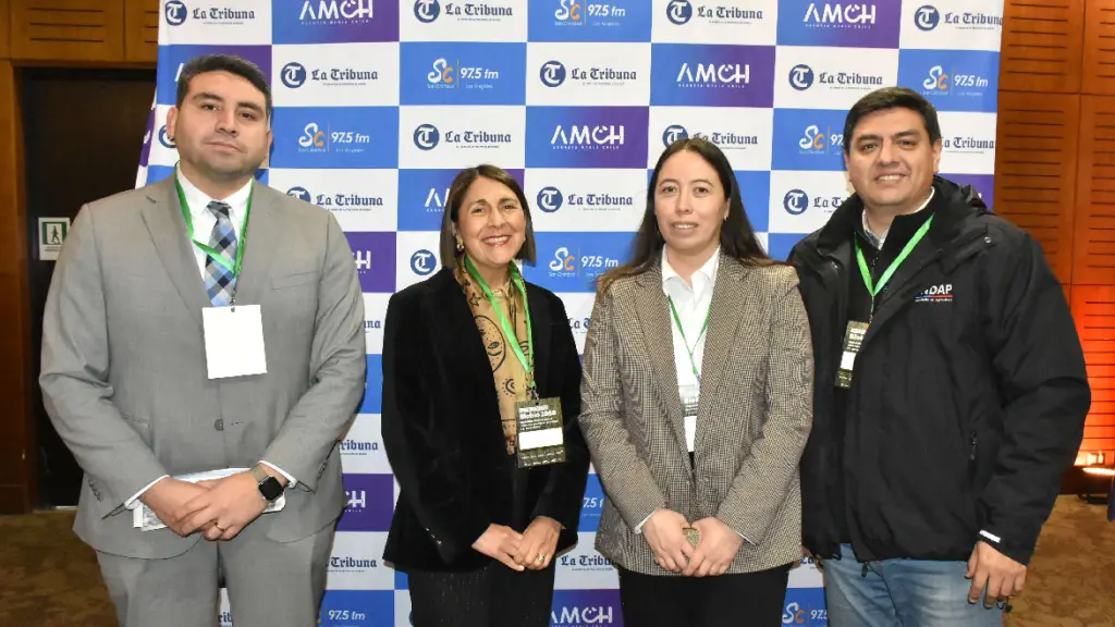 Nicolás Arismendi, Claudia Hurtado; Claudia Fuentes, directora de Diario La Tribuna y Radio San Cristóbal; y Claudio Garcés.  | La Tribuna