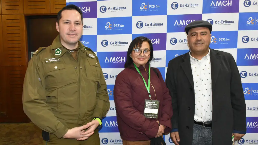 Mayor Manuel Escalona; Margarita Readi y Pablo Urrutia, alcalde de Quilaco y presidente de la Asociación de Municipios Cordilleranos -Amcordi-.  | La Tribuna