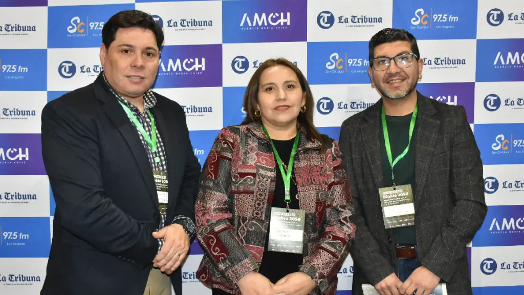 Carlos Lavín, Mariela Álvarez y Rubén Aránguiz. | La Tribuna