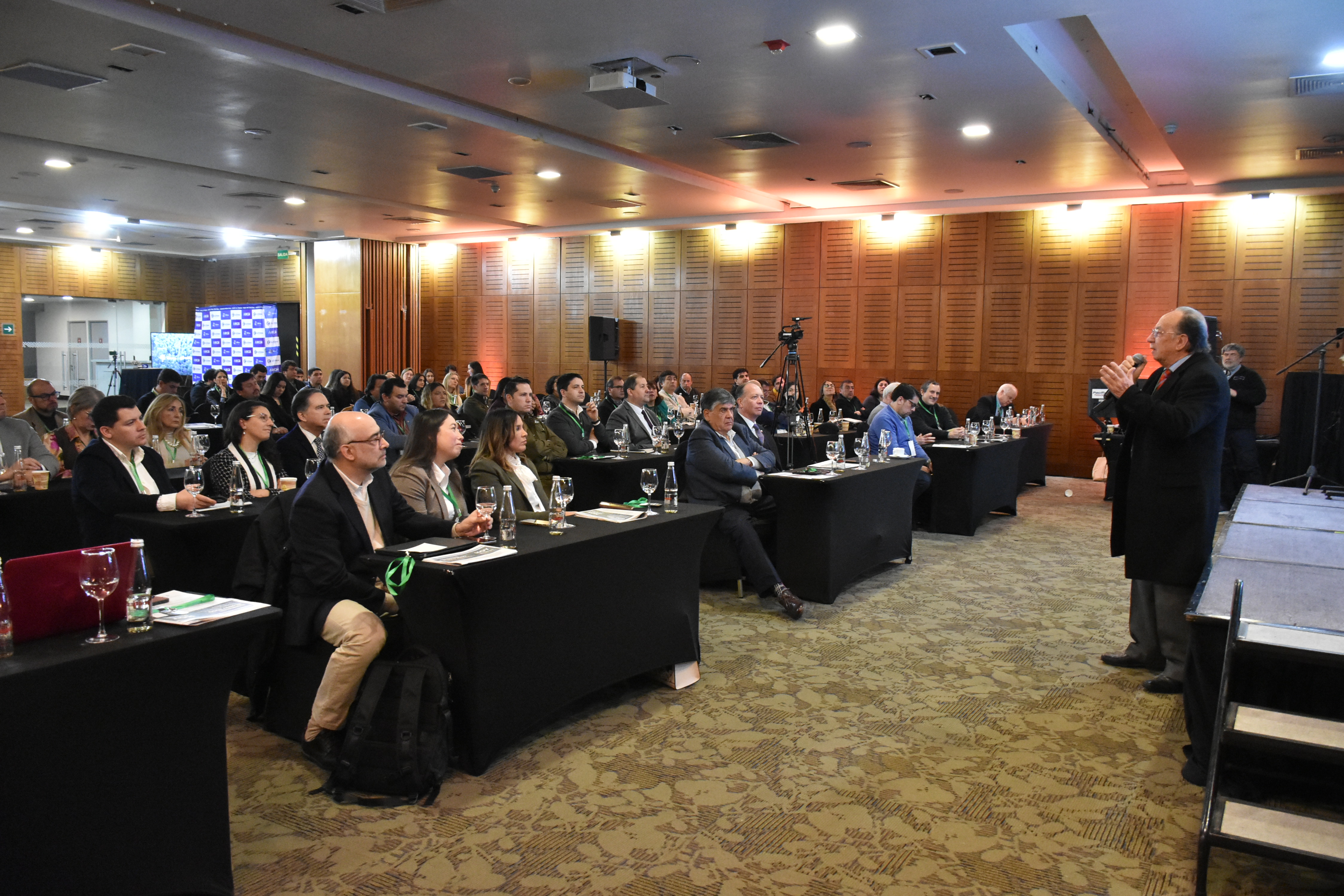 Diversas autoridades y representantes del sector forestal participaron este miércoles del encuentro  / Diario La Tribuna