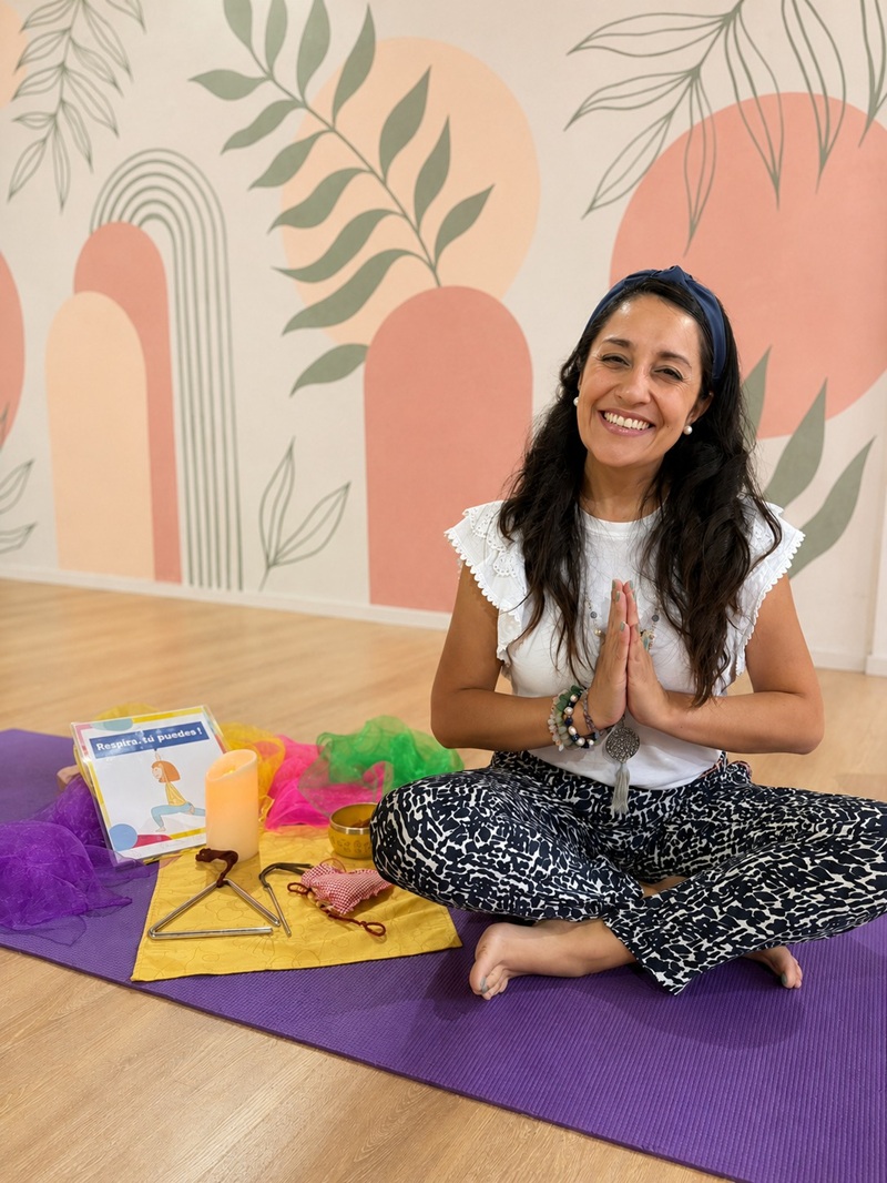 Maite Navarrete es educadora diferencial e instructora de yoga infantil y desarrolla esta disciplina con niños y adolescentes en Los Ángeles. / Cedida