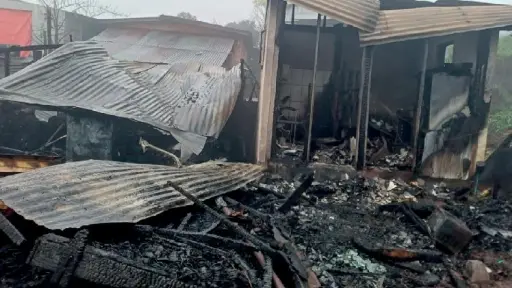 Familia damnificada por incendio en San Rosendo busca apoyo para reconstruir su hogar