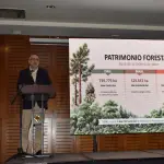 Los distintos expositores subrayaron la importancia de la innovación y la descentralización para el futuro del sector forestal nacional.