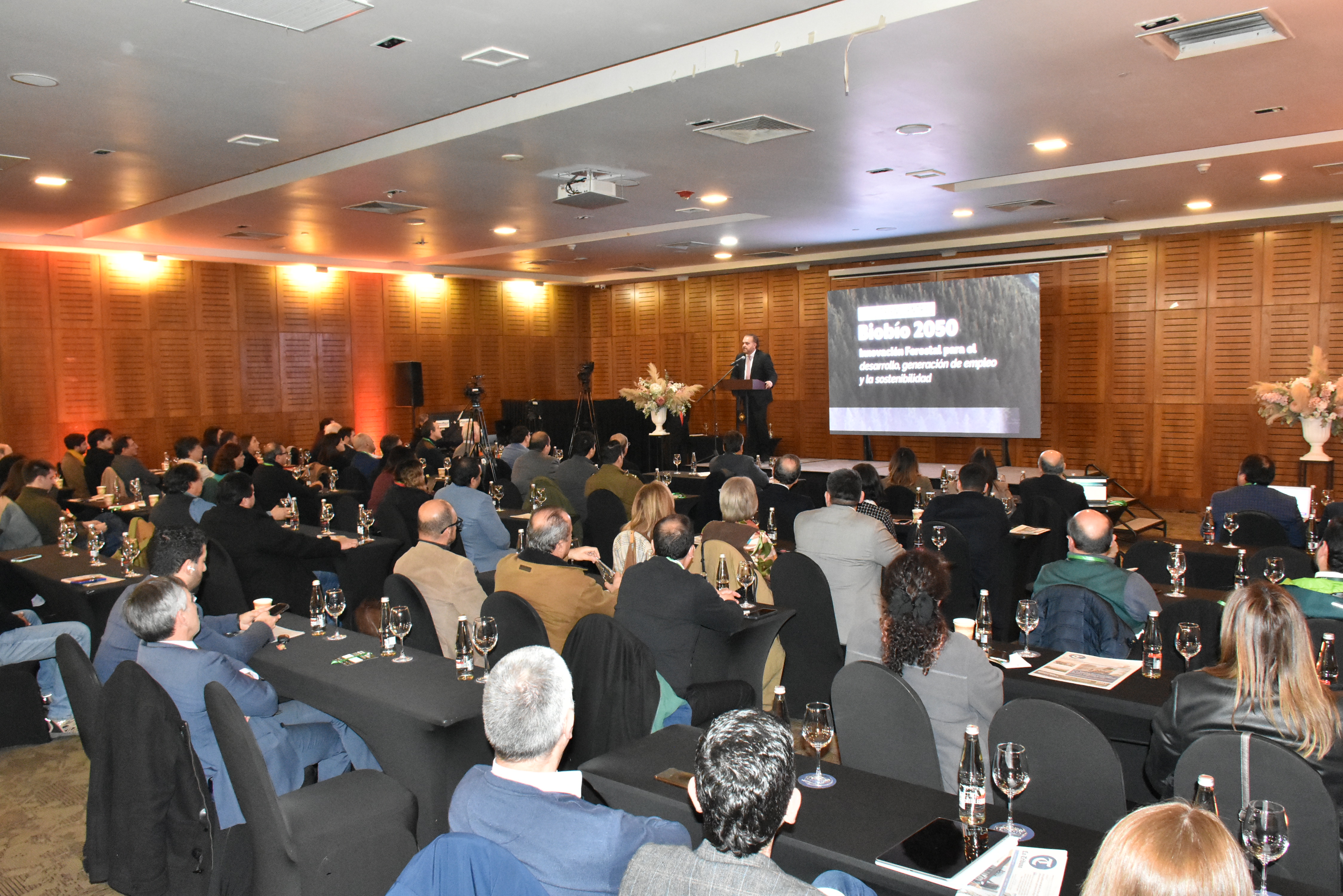 Diversas autoridades y representantes del sector forestal participaron este miércoles del encuentro  / Diario La Tribuna