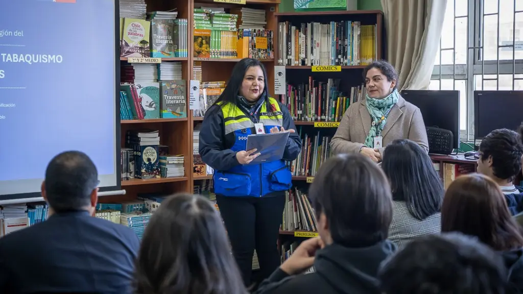 Conversatorio con estudiantes de 13 a 15 años, con el objetivo de entregar a la comunidad estudiantil los resultados regionales de la Encuesta Mundial de Tabaquismo, Seremi de Salud Biobío