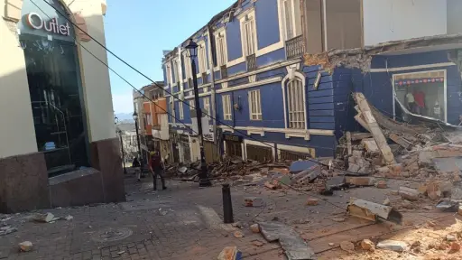 Fuerte terremoto 7,4 golpea Colombia: reportan heridos y daños en edificios
