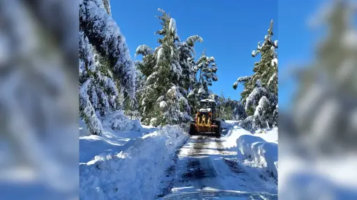 Vialidad mantiene despeje de rutas cordilleranas tras nevadas del fin de semana