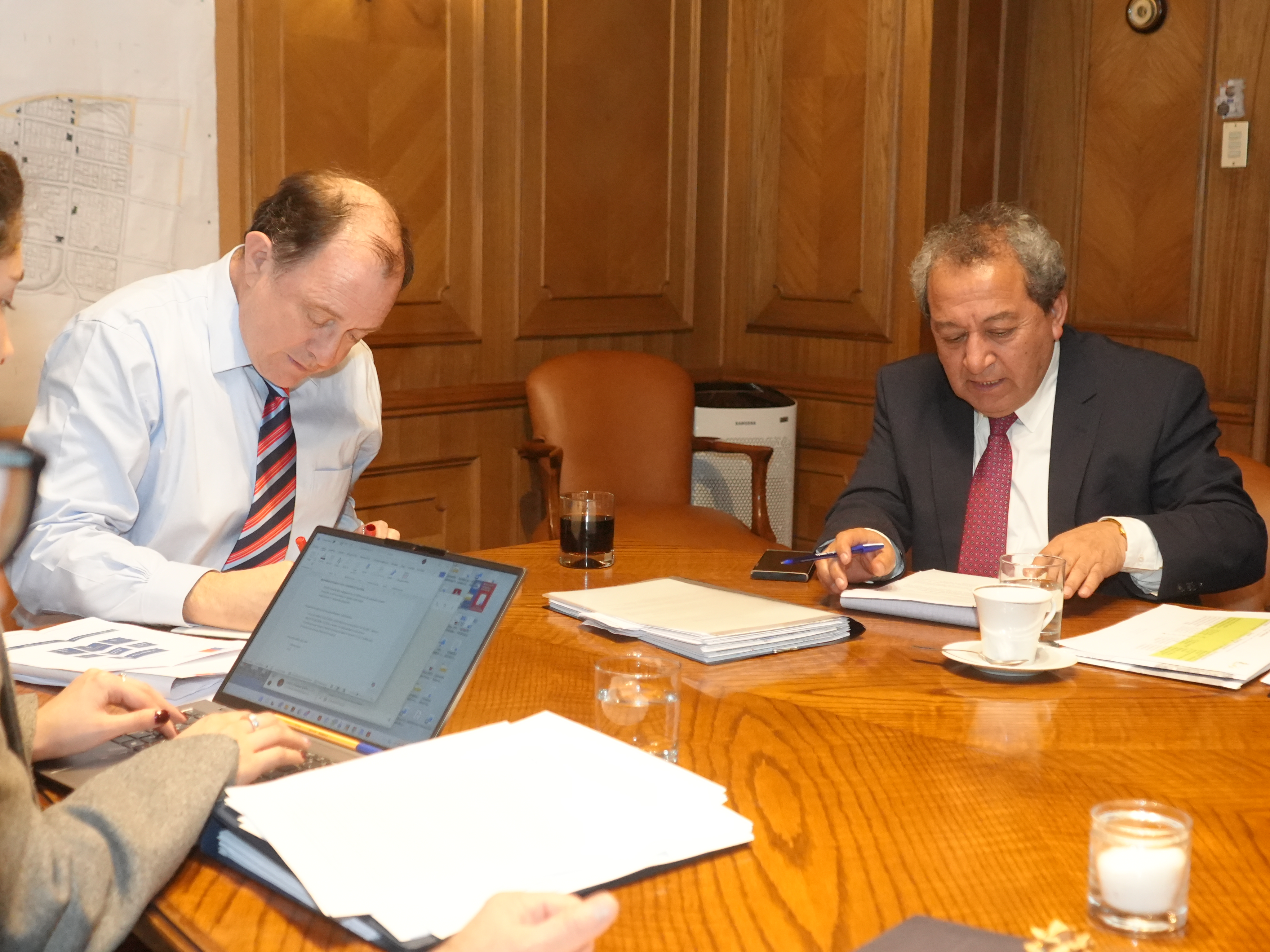 El alcalde de Laja, Vladimir Fica Toledo, solicitó avanzar en una segunda etapa del Programa de Recuperación de Barrios en Altos del Laja, iniciativa que permitiría intervenir aproximadamente 500 viviendas que no fueron incorporadas en la primera etapa. / Municipalidad de Laja