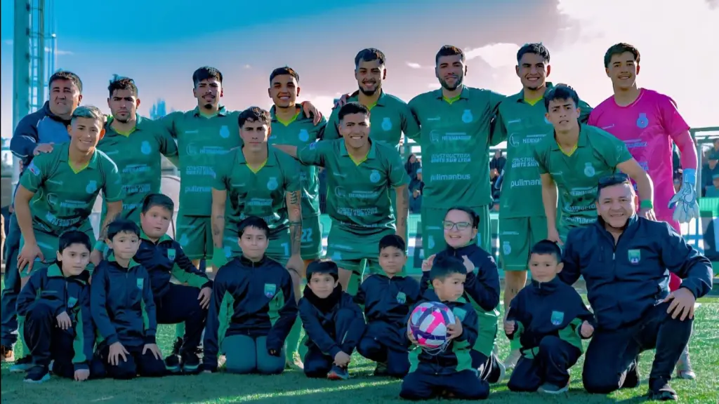 La “Yurineta” de Comunal Cabrero celebra una nueva victoria en su extraordinaria campaña en Tercera División A, Comunal Cabrero