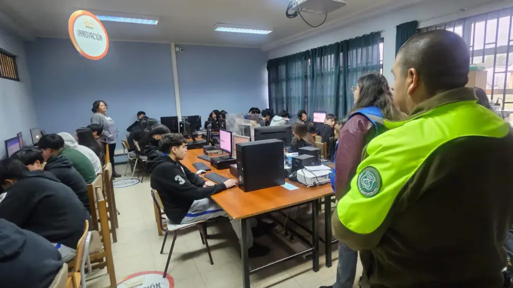 El objetivo de la iniciativa fue fortalecer la prevención del consumo de alcohol y otras drogas en la comunidad educativa, Carabineros de Chile