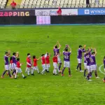 Felices los niños de Alto Biobío en la cancha del Estadio Ester Roa junto al primer equipo de Deportes Concepción, La Tribuna