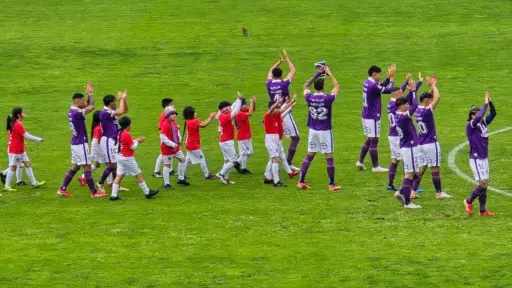 42 niños de Alto Biobío vivieron una jornada inolvidable acompañando a D. Concepción y la UC en el Ester Roa