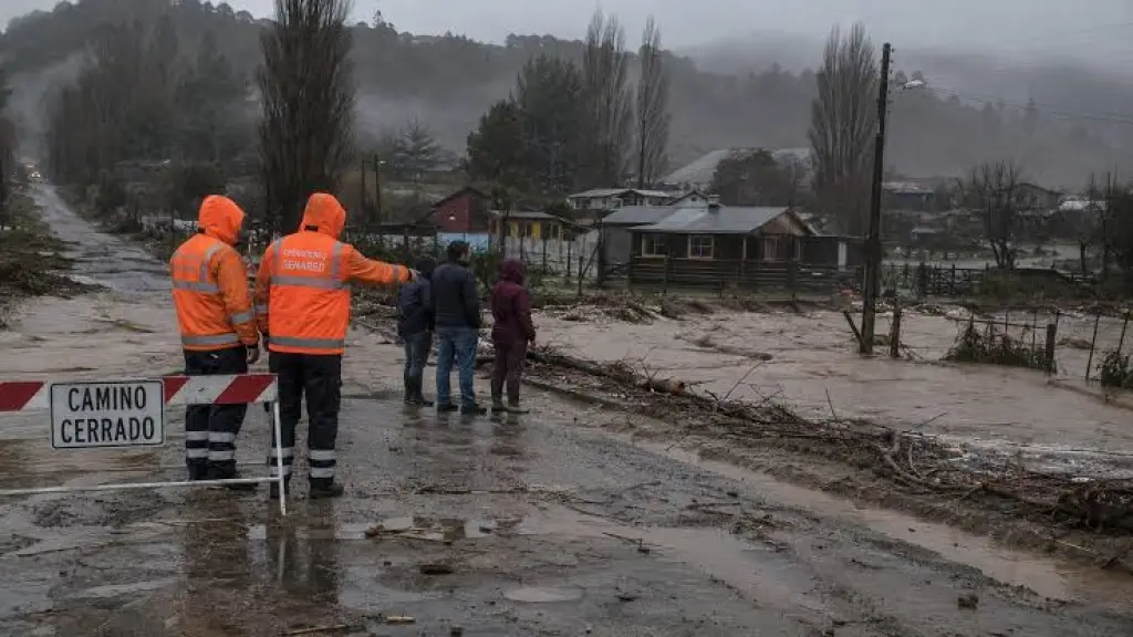 Senapred informó que el sistema frontal mantiene 2.476 personas damnificadas, 6.130 aisladas y dos fallecidos., contexto - Redes sociales