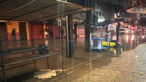 AHORA: Suspenden tránsito en calle Villagrán por aumento del caudal del río Quilque en Los Ángeles