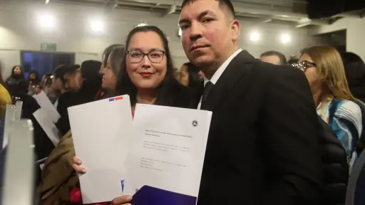 Familias de Lebu concretan el sueño de la casa propia con la entrega de 151 escrituras